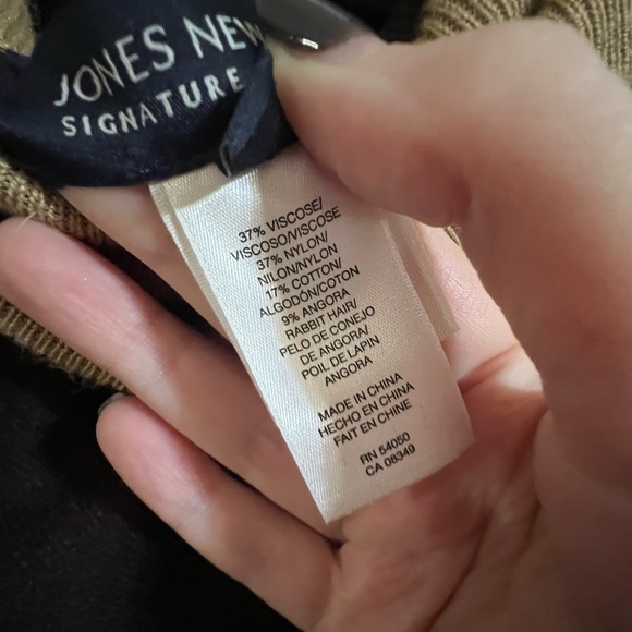 Jones New York Angora Poncho One Size  Ultra warm and trendy - brown and tan - Picture 3 of 4